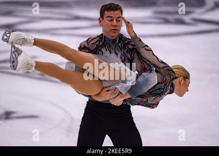 SHEFFIELD, Sheffield. 11th novembre 2022. Alexa Knierim et Brandon Frazier des Etats-Unis se déroulent en binôme court-programme lors du Grand Prix de l'UIP - MK John Wilson Trophée 2022 à ICE Sheffield le vendredi 11 novembre 2022. SHEFFIELD, Sheffield. Credit: Taka G Wu/Alay Live News Banque D'Images