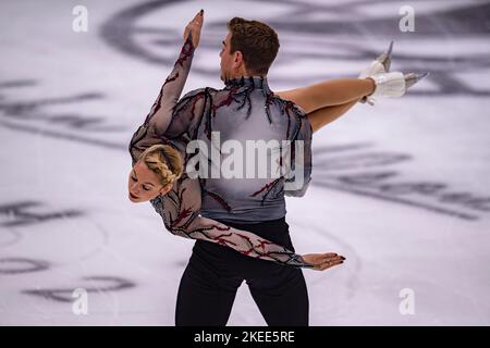 SHEFFIELD, Sheffield. 11th novembre 2022. Alexa Knierim et Brandon Frazier des Etats-Unis se déroulent en binôme court-programme lors du Grand Prix de l'UIP - MK John Wilson Trophée 2022 à ICE Sheffield le vendredi 11 novembre 2022. SHEFFIELD, Sheffield. Credit: Taka G Wu/Alay Live News Banque D'Images