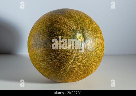 Melon , tranches de melon isolées sur fond blanc. Banque D'Images