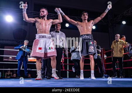 Daniel Spada vs Marvin Demollari pendant le match de boxe valide pour le titre léger italien Banque D'Images