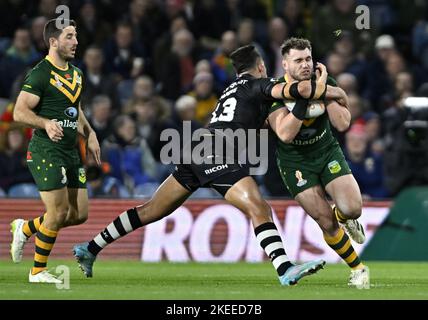 Leeds, Royaume-Uni. 11th novembre 2022. Coupe du monde de rugby 2021. Australie V Nouvelle-Zélande. Chemin Elland. Leeds. Angus Crichton (Australie) est attaqué par Joseph Tapine (Nouvelle-Zélande) lors du match de demi-finale de la coupe du monde de rugby en Australie V Nouvelle-Zélande. Credit: Sport en images/Alamy Live News Banque D'Images