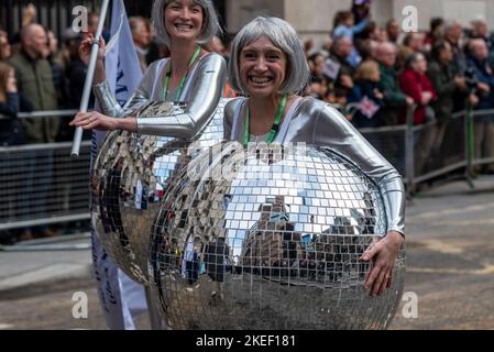 Volaille, Londres, Royaume-Uni. 12th nov, 2022.le Lord Mayor’s Show a plus de 800 ans et, à l’époque moderne, est composé de milliers de participants, avec des dizaines de groupes de marche, de détachements militaires, de calèches, de troupes de danse, d’éléments pneumatiques, contraptions géantes et expositions cérémonielles. Banque D'Images