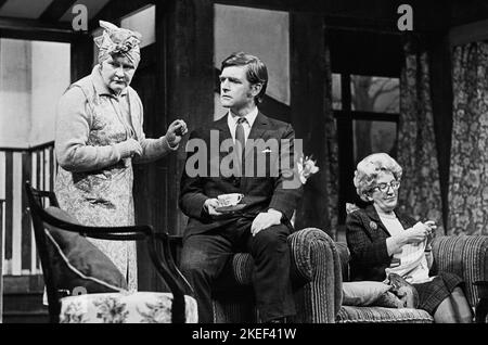 À LA MAISON AVEC LES DALES au Ashcroft Theatre, Croydon, Angleterre 03/1970 une production Cameron Mackintosh Banque D'Images