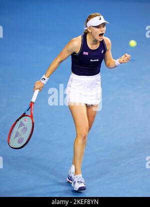 Le Harriet Dart de Grande-Bretagne réagit après avoir remporté le premier match de demi-finale de la coupe Billie Jean King contre Ajla Tomljanovic d'Australie à l'Emirates Arena de Glasgow. Date de publication : samedi 12 novembre 2022. Banque D'Images