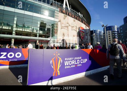 Les fans arrivent pour le match de demi-finale de la coupe du monde de rugby au stade Emirates, à Londres. Date de la photo: Samedi 12 novembre 2022. Banque D'Images