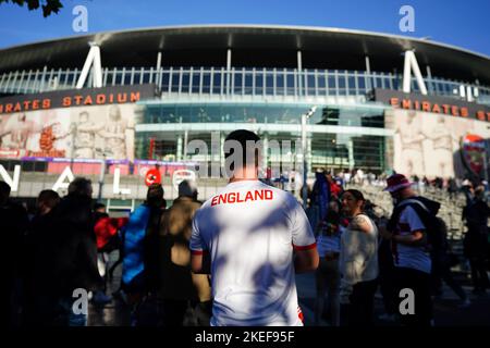 Les fans de l'Angleterre arrivent pour le match de demi-finale de la coupe du monde de rugby au stade Emirates, Londres. Date de la photo: Samedi 12 novembre 2022. Banque D'Images