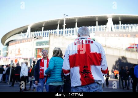 Les fans de l'Angleterre arrivent pour le match de demi-finale de la coupe du monde de rugby au stade Emirates, Londres. Date de la photo: Samedi 12 novembre 2022. Banque D'Images