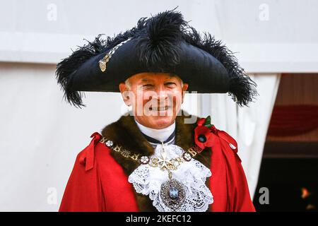 Londres, Royaume-Uni. 12th novembre 2022. Le nouveau Lord Mayor, Alderman Nicholas Lyons à Guildhall Yard. Le Seigneur annuel part de Mansion House à travers la ville de Londres, passé la cathédrale Saint-Paul jusqu'aux cours royales de justice et retour. L'alderman Nicholas Lyons passe dans l'autocar d'État d'or et devient le seigneur maire de Londres en 694th dans une bénédiction à la cathédrale Saint-Paul. Credit: Imagetraceur/Alamy Live News Banque D'Images