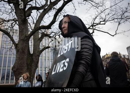 12th novembre 2022, Édimbourg, Royaume-Uni. Journée mondiale d'action pour la justice climatique marche dans la ville, en soutien aux groupes de la société civile interdits de manifester à la conférence sur le climat de COP27 en Égypte, à Édimbourg, en Écosse, 12 novembre 2022. Crédit photo: Jeremy Sutton-Hibbert/ Alamy Live News. Banque D'Images