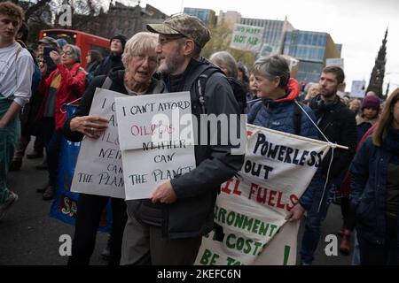 12th novembre 2022, Édimbourg, Royaume-Uni. Journée mondiale d'action pour la justice climatique marche dans la ville, en soutien aux groupes de la société civile interdits de manifester à la conférence sur le climat de COP27 en Égypte, à Édimbourg, en Écosse, 12 novembre 2022. Crédit photo: Jeremy Sutton-Hibbert/ Alamy Live News. Banque D'Images