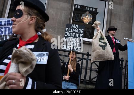 12th novembre 2022, Édimbourg, Royaume-Uni. Journée mondiale d'action pour la justice climatique marche dans la ville, en soutien aux groupes de la société civile interdits de manifester à la conférence sur le climat de COP27 en Égypte, à Édimbourg, en Écosse, 12 novembre 2022. Crédit photo: Jeremy Sutton-Hibbert/ Alamy Live News. Banque D'Images