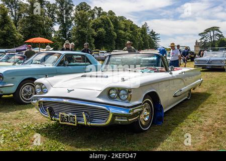 1959 Ford Thunderbird convertible ‘775 UXC’ exposé au American Auto Club Rally of the Giants, tenu au Palais de Blenheim le 10th juillet 2022 Banque D'Images