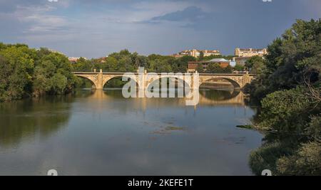 Pont sur l'Ebre à Logroño Banque D'Images