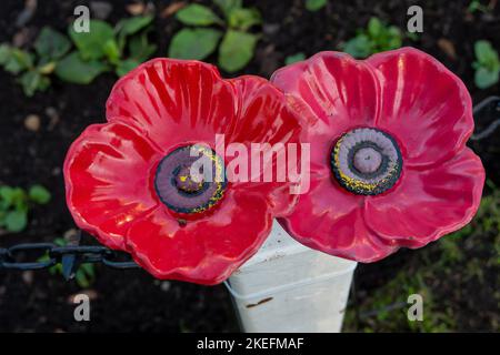 Marlow, Buckinghamshire, Royaume-Uni. 12th novembre 2022. Des couronnes ont été posées au War Memorial de Marlow, dans le Buckinghamshire. Un service commémoratif aura lieu dans la ville demain matin pour marquer le jour du souvenir et tous les morts de guerre qui ont combattu pour notre liberté. Crédit : Maureen McLean/Alay Live News Banque D'Images