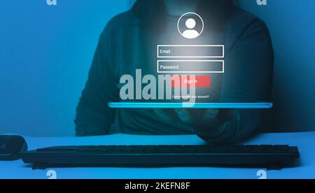 Femme affichant le nom d'utilisateur et le mot de passe de l'interface sur la tablette. Protection des données et accès Internet sécurisé. Concept de réseau de sécurité. Banque D'Images