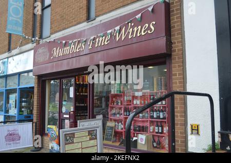 12th novembre 2022, Mumbles, Swansea, pays de Galles, Royaume-Uni. Faites les boutiques des grands vins Mumbles. Banque D'Images