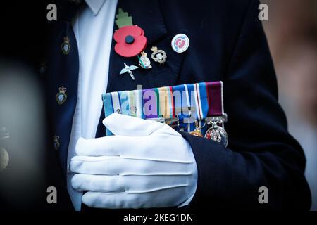 Médailles d’un ancien combattant militaire lors du match de 1 de la Sky Bet League Accrington Stanley contre Sheffield mercredi au stade Wham, à Accrington, au Royaume-Uni, le 12th novembre 2022 (photo de Bryan Phil/News Images) Banque D'Images