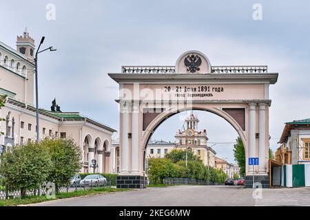 L'arche du Triumphal, porte du tsar. Centre historique de la ville d'Ulan-Ude, Russie Banque D'Images