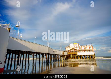 Daytona Beach main Street Pier après l'ouragan Nicole Banque D'Images