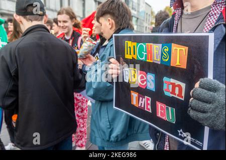 Cork, Irlande. 12th novembre 2022. Une manifestation de la campagne du coût de la vie a eu lieu aujourd'hui à Cork et a attiré environ 500 personnes. La manifestation était l'une des nombreuses dans tout le pays aujourd'hui appelant le gouvernement à intervenir dans ce que les manifestants prétendent être en train de professer. Crédit : AG News/Alay Live News Banque D'Images