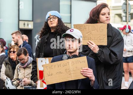 Cork, Irlande. 12th novembre 2022. Une manifestation de la campagne du coût de la vie a eu lieu aujourd'hui à Cork et a attiré environ 500 personnes. La manifestation était l'une des nombreuses dans tout le pays aujourd'hui appelant le gouvernement à intervenir dans ce que les manifestants prétendent être en train de professer. Crédit : AG News/Alay Live News Banque D'Images