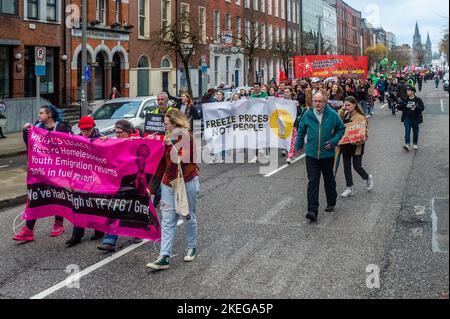 Cork, Irlande. 12th novembre 2022. Une manifestation de la campagne du coût de la vie a eu lieu aujourd'hui à Cork et a attiré environ 500 personnes. La manifestation était l'une des nombreuses dans tout le pays aujourd'hui appelant le gouvernement à intervenir dans ce que les manifestants prétendent être en train de professer. Crédit : AG News/Alay Live News Banque D'Images