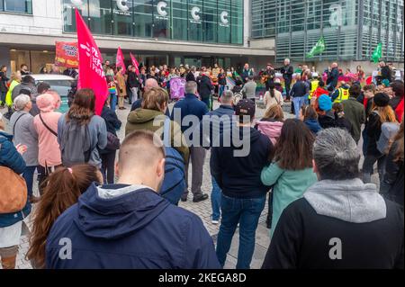 Cork, Irlande. 12th novembre 2022. Une manifestation de la campagne du coût de la vie a eu lieu aujourd'hui à Cork et a attiré environ 500 personnes. La manifestation était l'une des nombreuses dans tout le pays aujourd'hui appelant le gouvernement à intervenir dans ce que les manifestants prétendent être en train de professer. La manifestation s'est terminée par un rassemblement devant l'hôtel de ville de Cork. Crédit : AG News/Alay Live News Banque D'Images