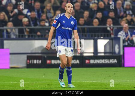 GELSENKIRCHEN, ALLEMAGNE - NOVEMBRE 12: Kingsley Coman de Bayern Munchen, Henning Matriciani du FC Schalke 04 pendant le match allemand de Bundesliga entre le FC Schalke 04 et le Bayern Munchen à Veltins Arena sur 12 novembre 2022 à Gelsenkirchen, Allemagne (photo de Marcel ter Bals/Orange Pictures) Banque D'Images