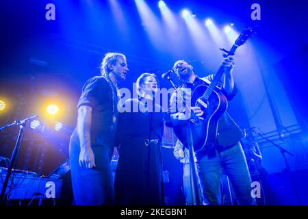 Édimbourg, Écosse. Jeudi 10 novembre 2022. Le groupe écossais Meursault est sur scène au Summerhall d'Édimbourg. Formé à Édimbourg en 2006, Meursault est le projet musical du chanteur-compositeur Neil Pennycook. Cette performance a débuté la dernière gamme du groupe qui a enregistré un nouvel album sur l'île de Skye, dont la sortie est prévue pour 2023. Banque D'Images