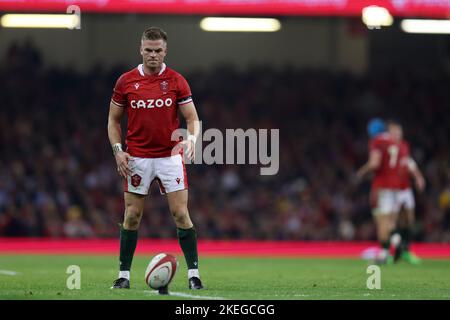Cardiff, Royaume-Uni. 12th novembre 2022. Gareth Anscombe, du pays de Galles, lance une conversion. Match de rugby de la série des nations d'automne 2022, pays de Galles v Argentine au stade de la Principauté à Cardiff le samedi 12th novembre 2022. photo par Andrew Orchard/Andrew Orchard sports Photography/Alay Live News crédit: Andrew Orchard sports Photography/Alay Live News Banque D'Images