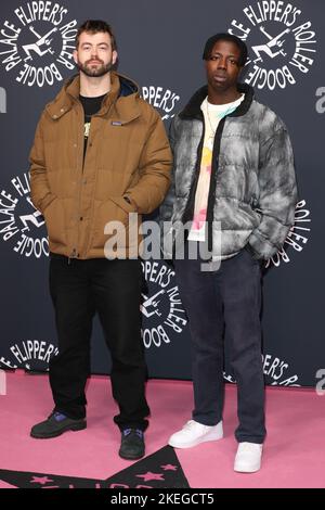 Les clients assistent à l'inauguration du Roller Boogie Palace de Flipper à Londres. Banque D'Images