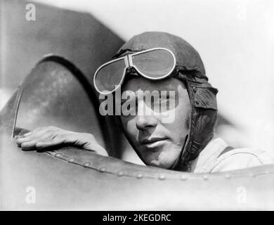 Charles Lindbergh, portant un casque avec des lunettes, c 1923 Banque D'Images