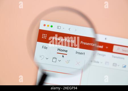 Ostersund, Suède - septembre 20 2022 : Microsoft PowerPoint gros plan sur un écran d'ordinateur Banque D'Images