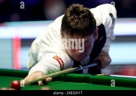 Le Jimmy White d’Angleterre en action lors de son match contre le Ryan Day au pays de Galles, le premier jour du Championnat britannique de Snooker de Cazoo au Barbican de York. Date de la photo: Samedi 12 novembre 2022. Banque D'Images