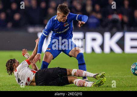 EINDHOVEN, PAYS-BAS - NOVEMBRE 12 : Xavi Simons de PSV, Milos Kerkez d'AZ lors du match néerlandais entre PSV et AZ Alkmaar au stade Philips sur 12 novembre 2022 à Eindhoven, pays-Bas (photo de Broer van den Boom/Orange Pictures) Banque D'Images