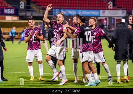 VOLENDAM, PAYS-BAS - NOVEMBRE 12 : Amin Younes du FC Utrecht, Naoki Maeda du FC Utrecht, Jens Toornstra du FC Utrecht, Mark van der Maarel du FC Utrecht, Modibo Sagnan du FC Utrecht lors du match Evisie néerlandais entre le FC Volendam et le FC Utrecht au stade de Kras sur 12 novembre, 2022 à Volendam, pays-Bas (photo de Jeroen Meuwsen/Orange Pictures) Banque D'Images