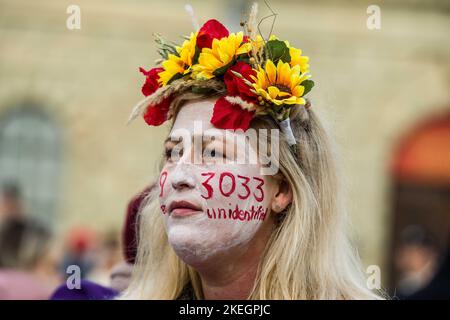 Munich, Bavière, Allemagne. 12th novembre 2022. Les Ukrainiens, avec le soutien des Syriens et des Iraniens, ont célébré le retour de la ville de Kherson au contrôle ukrainien, poussant essentiellement la ligne de contrôle russe plus à l'est. Les Ukrainiens soutiennent qu'il est temps pour l'Europe et l'Allemagne de cesser de faiblir sur les transferts d'armes défensives maintenant que l'élan est de plus en plus du côté des Ukrainiens. (Image de crédit: © Sachelle Babbar/ZUMA Press Wire) Banque D'Images