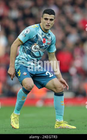 Anfield, Liverpool, Merseyside, Royaume-Uni. 12th novembre 2022. Premier ministre du football, Liverpool contre Southampton; Mohamed Elyounoussi de Southampton crédit: Action plus Sports/Alamy Live News Banque D'Images