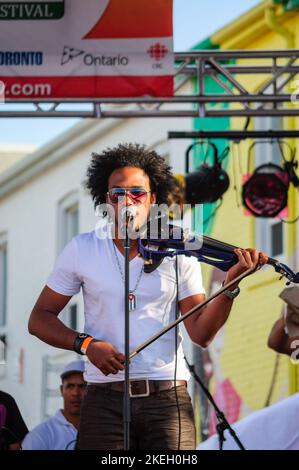 Salsa sur l'avenue St. clair Ouest, Toronto, Canada, 2012 Banque D'Images