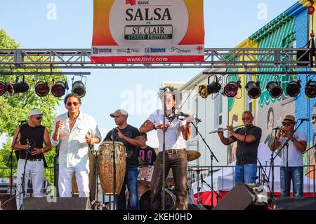 Salsa sur l'avenue St. clair Ouest, Toronto, Canada, 2012 Banque D'Images