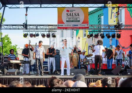 Salsa sur l'avenue St. clair Ouest, Toronto, Canada, 2012 Banque D'Images