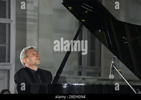 Kolkata, Inde. 12th novembre 2022. Le pianiste français Maxime Zecchini interprète du classique occidental à la musique hindi populaire au piano devant un auditoire au Victoria Memorial Hall, le 12 novembre 2022, à Kolkata City, en Inde. (Credit image: © Biswarup Ganguly/eyepix via ZUMA Press Wire) Banque D'Images