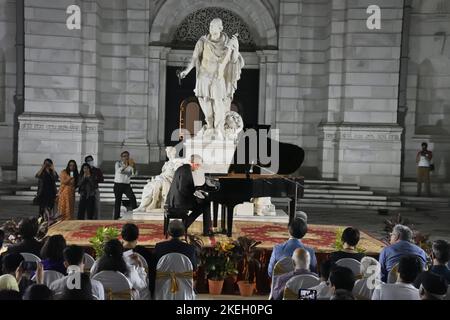 Kolkata, Inde. 12th novembre 2022. Le pianiste français Maxime Zecchini interprète du classique occidental à la musique hindi populaire au piano devant un auditoire au Victoria Memorial Hall, le 12 novembre 2022, à Kolkata City, en Inde. (Credit image: © Biswarup Ganguly/eyepix via ZUMA Press Wire) Banque D'Images