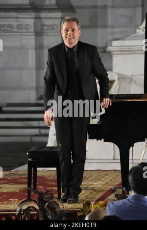 Kolkata, Inde. 12th novembre 2022. Le pianiste français Maxime Zecchini interprète du classique occidental à la musique hindi populaire au piano devant un auditoire au Victoria Memorial Hall, le 12 novembre 2022, à Kolkata City, en Inde. (Credit image: © Biswarup Ganguly/eyepix via ZUMA Press Wire) Banque D'Images