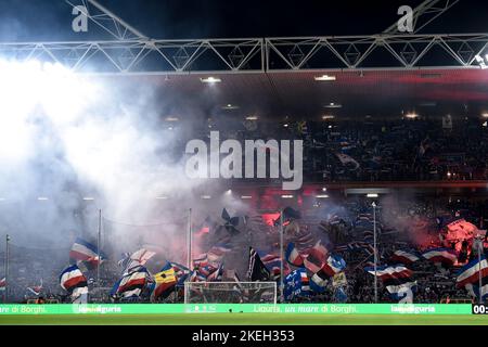 Gênes, Italie. 12 novembre 2022. Les fans d'UC Sampdoria montrent leur soutien avant la série Un match de football entre UC Sampdoria et US Lecce. Credit: Nicolò Campo/Alay Live News Banque D'Images