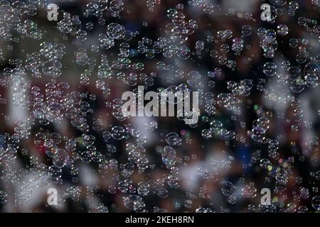 Londres, Royaume-Uni. 12th novembre 2022. Bulles dans l'air au match de West Ham United contre Leicester City EPL, au stade de Londres, Londres, Royaume-Uni sur 12 novembre 2022. Crédit : Paul Marriott/Alay Live News Banque D'Images