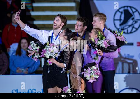 SHEFFIELD, Sheffield. 12th novembre 2022. Lors de la présentation du gagnant lors du Grand Prix de l'UIP - MK John Wilson Trophée 2022 à ICE Sheffield, le samedi 12 novembre 2022. SHEFFIELD, Sheffield. Credit: Taka G Wu/Alay Live News Banque D'Images