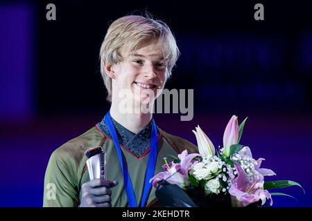 SHEFFIELD, Sheffield. 12th novembre 2022. Daniel Grassl (ITA, 1st) lors de la présentation du gagnant lors du Grand Prix de l'UIP - MK John Wilson Trophée 2022 à ICE Sheffield le samedi 12 novembre 2022. SHEFFIELD, Sheffield. Credit: Taka G Wu/Alay Live News Banque D'Images