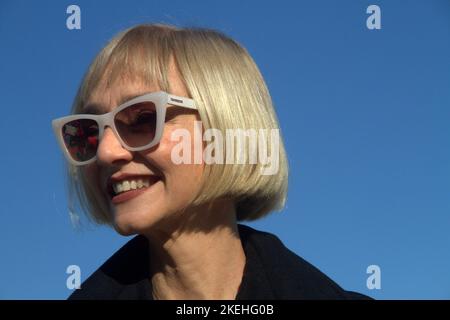 11 novembre 2022, Gijon, Asturies, Espagne : l'actrice et réalisateur portugais MarÃ­a de Medeiros, Prix spécial du Festival international du film de GijÃ³n 60th, a reçu le prix lors de la cérémonie d'ouverture. (Credit image: © Mercedes Menendez/Pacific Press via ZUMA Press Wire) Banque D'Images