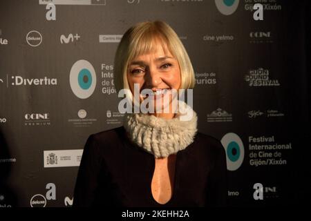 11 novembre 2022, Gijon, Asturies, Espagne : l'actrice et réalisateur portugais MarÃ­a de Medeiros, Prix spécial du Festival international du film de GijÃ³n 60th, a reçu le prix lors de la cérémonie d'ouverture. (Credit image: © Mercedes Menendez/Pacific Press via ZUMA Press Wire) Banque D'Images